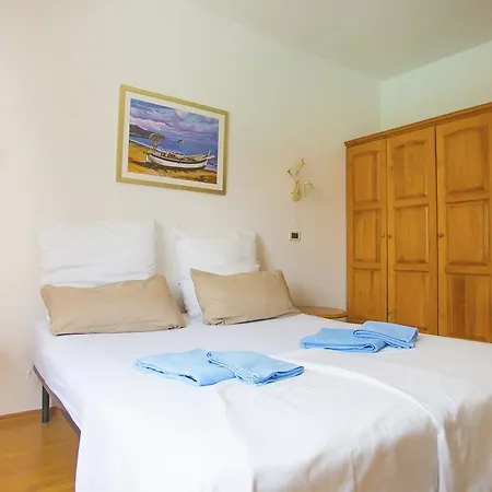 Holiday Maja Ii Apartman Frata
