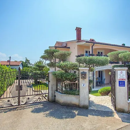 Apartman Holiday Maja Ii
