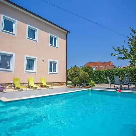 Apartment Holiday Maja Ii *